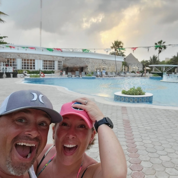 Meet your Posher, Avril - Picture 2 of 2